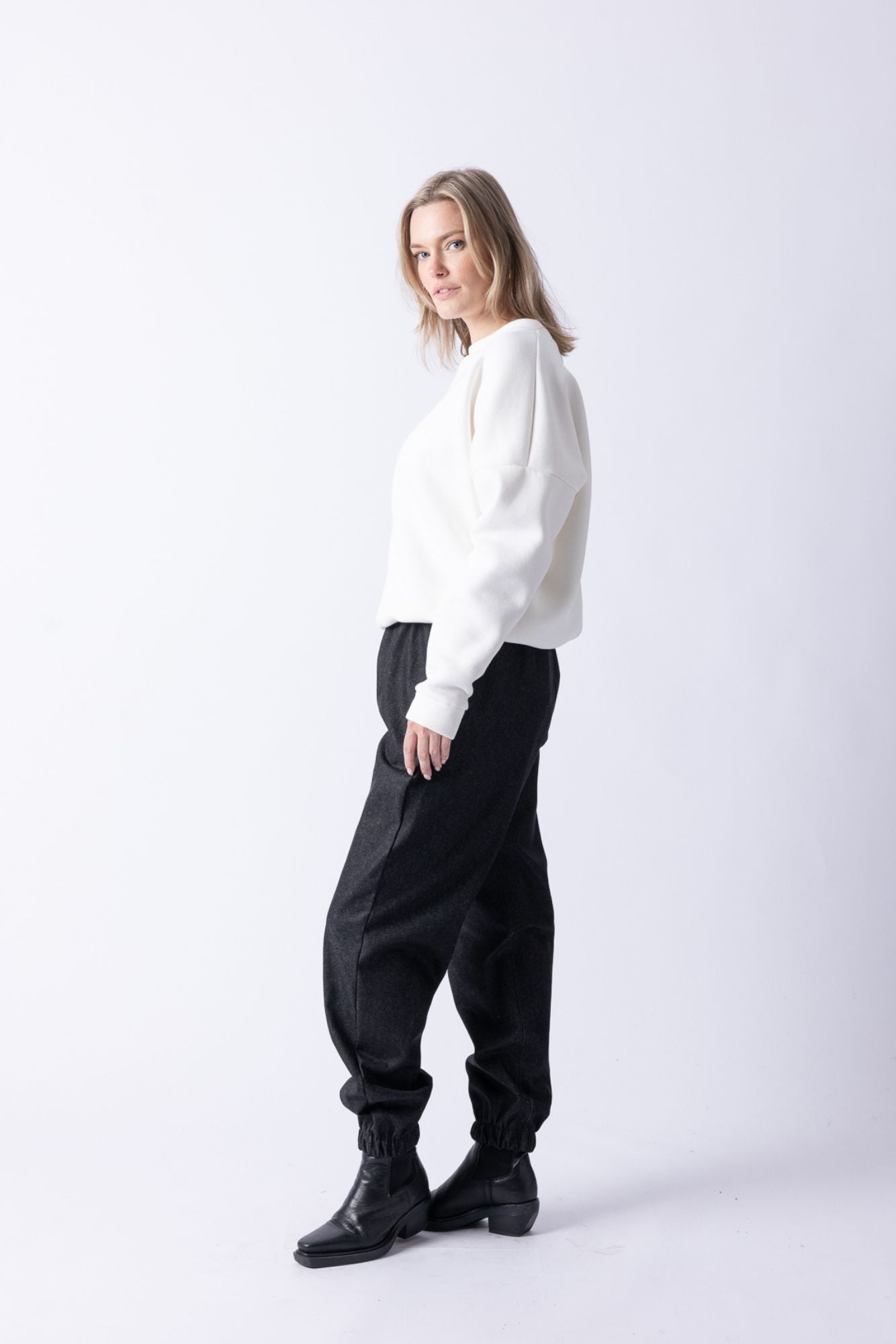 BASIC SWEATER WHITE