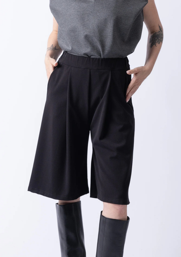 PLEATED BERMUDA
