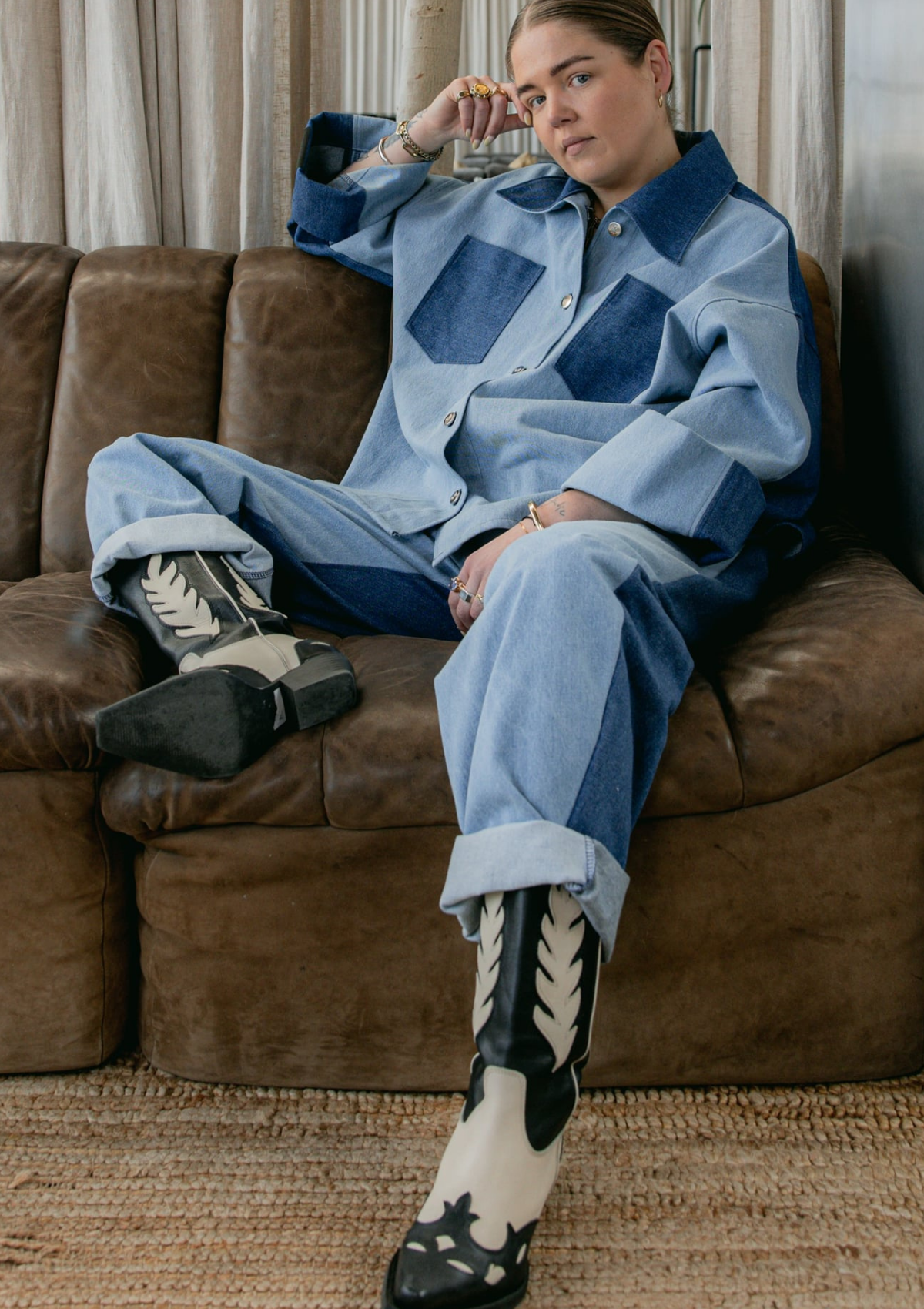 DOUBLE COLORED BARREL JEANS