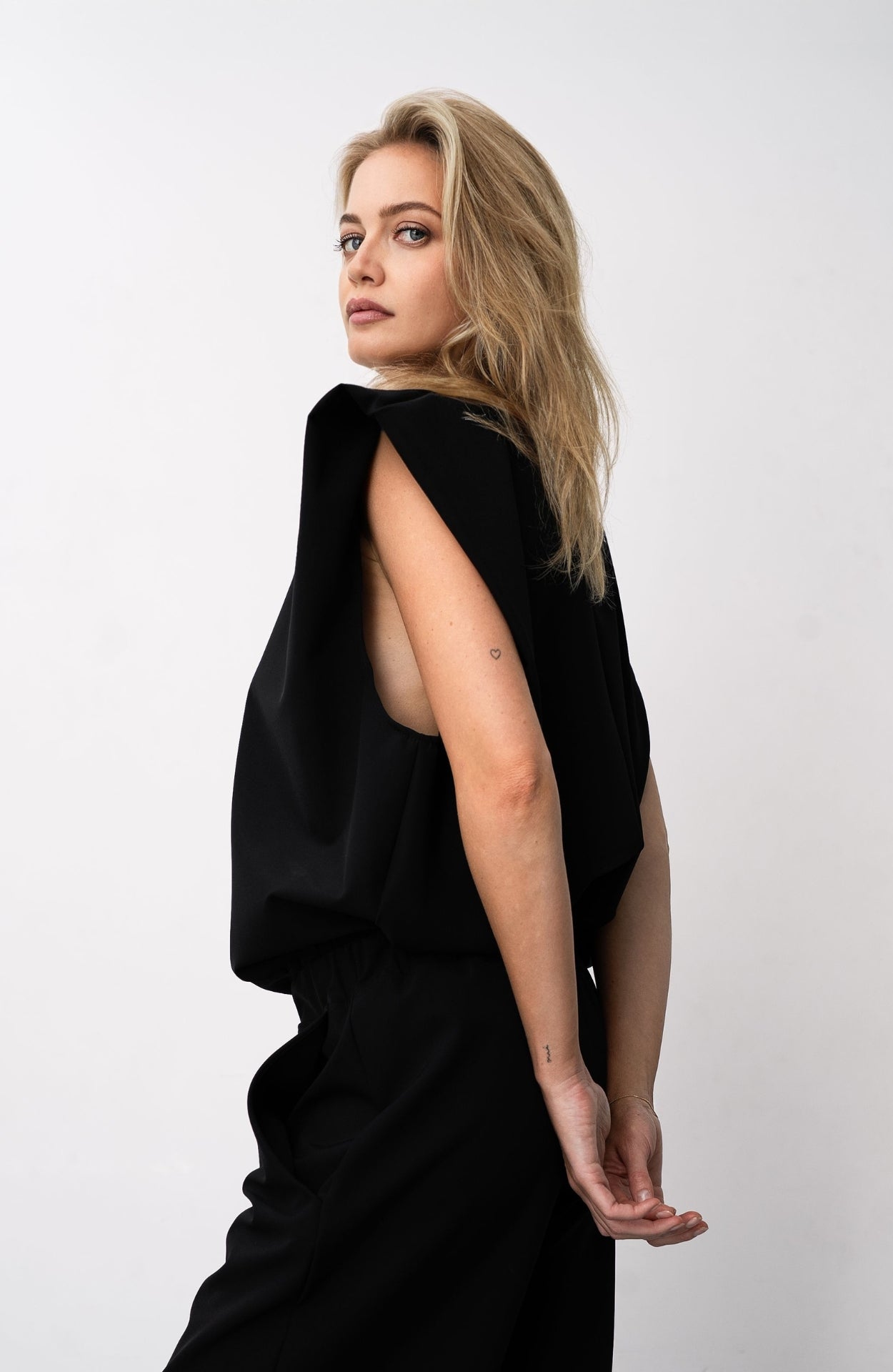 DRAPE TOP BLACK