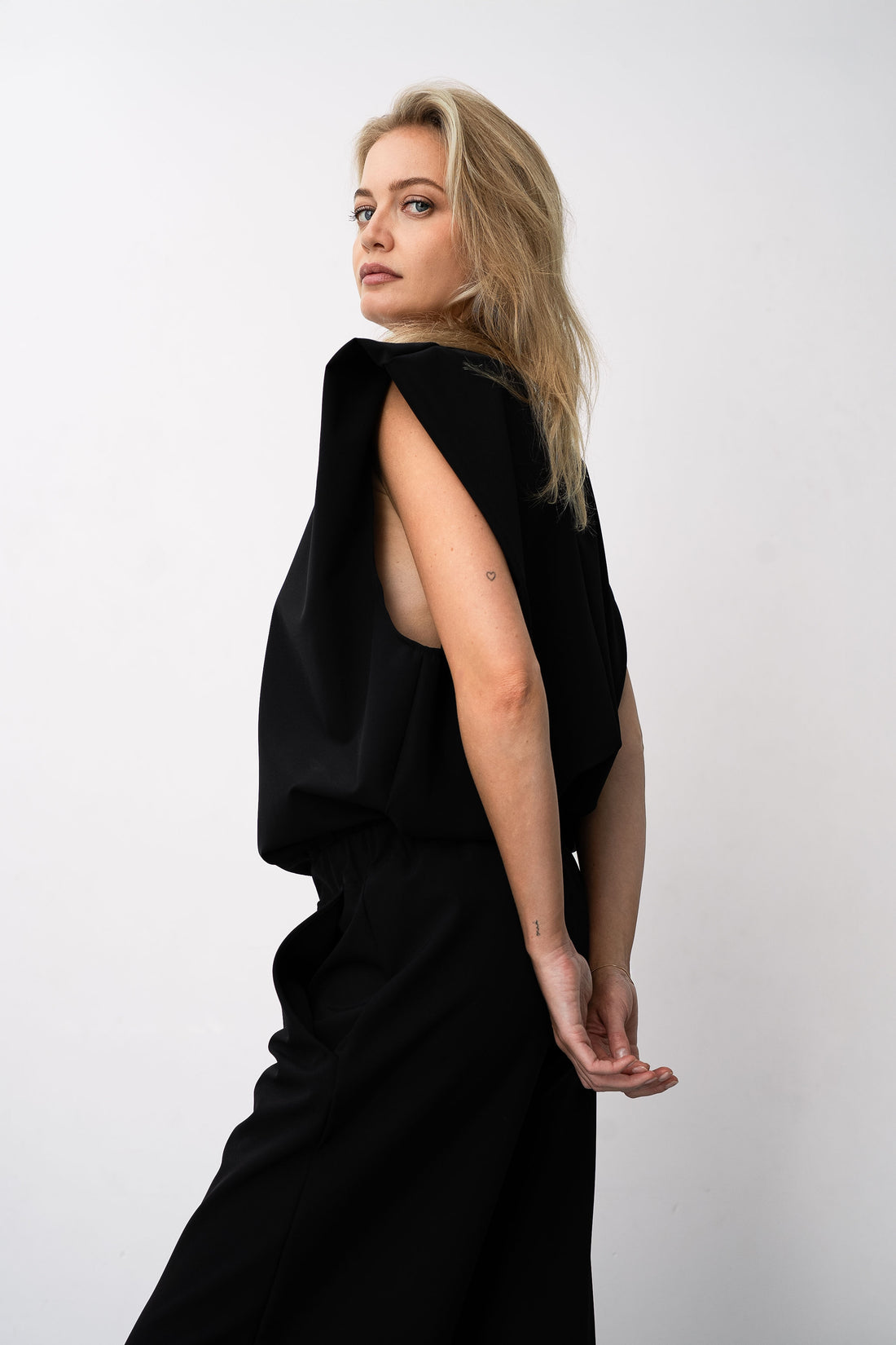 DRAPE TOP BLACK