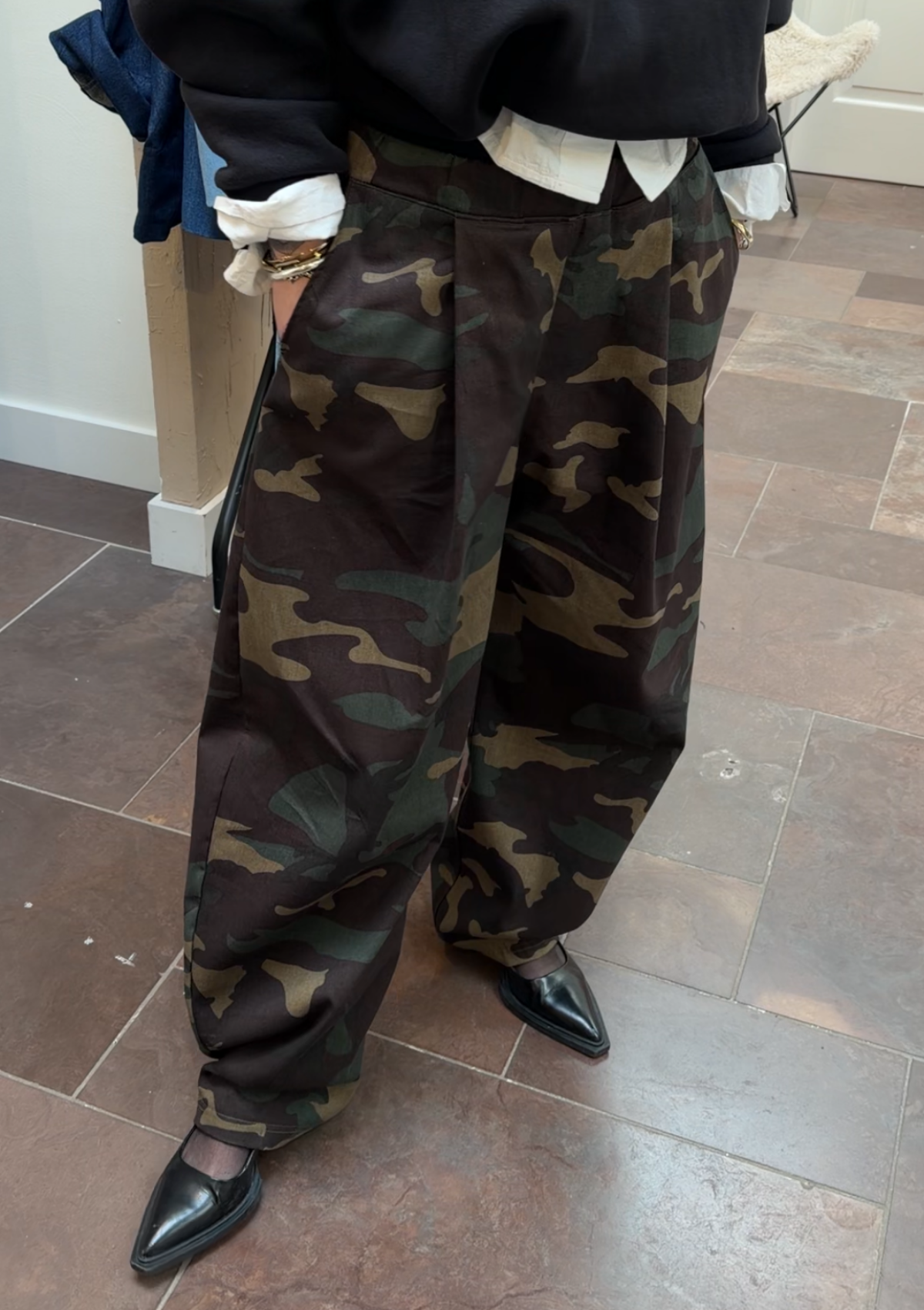 PLEATED BARREL PANTS