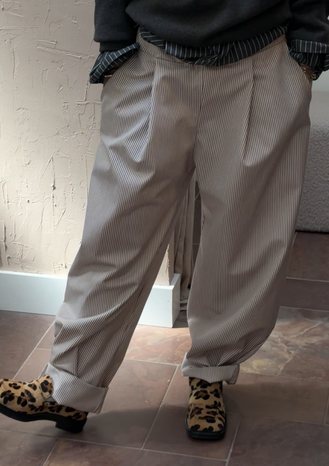 PLEATED BARREL PANTS