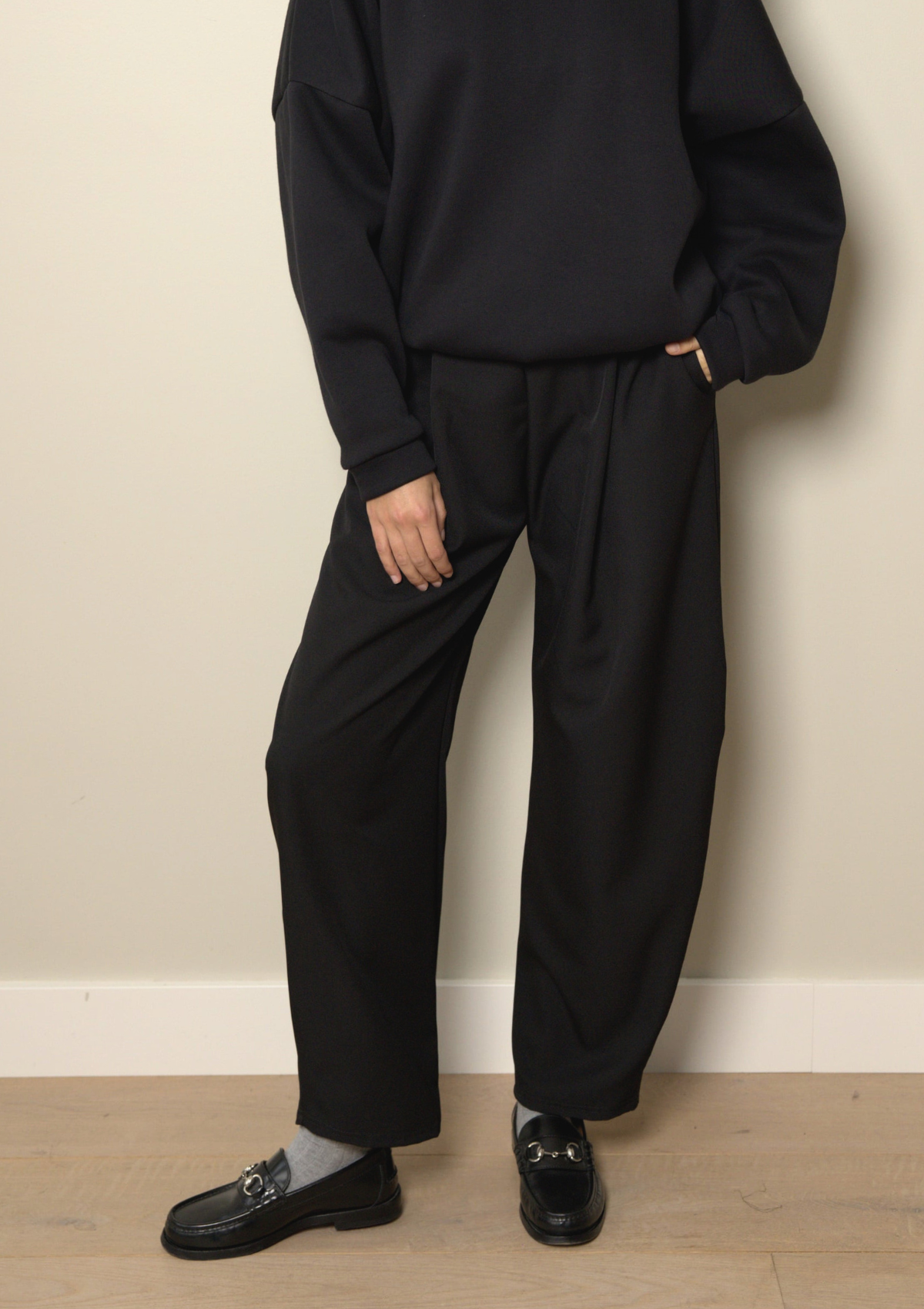 PLEATED BARREL PANTS
