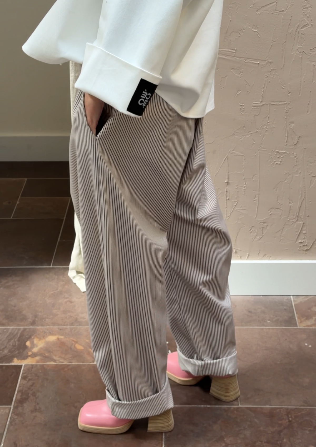 PLEATED BARREL PANTS