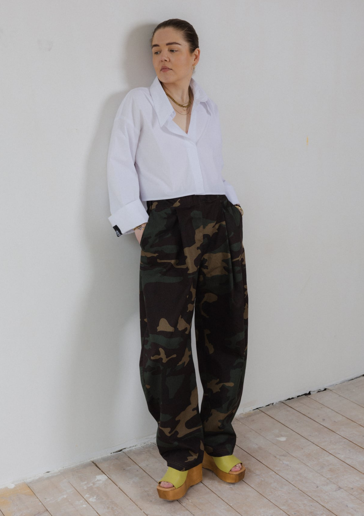 PLEATED BARREL PANTS