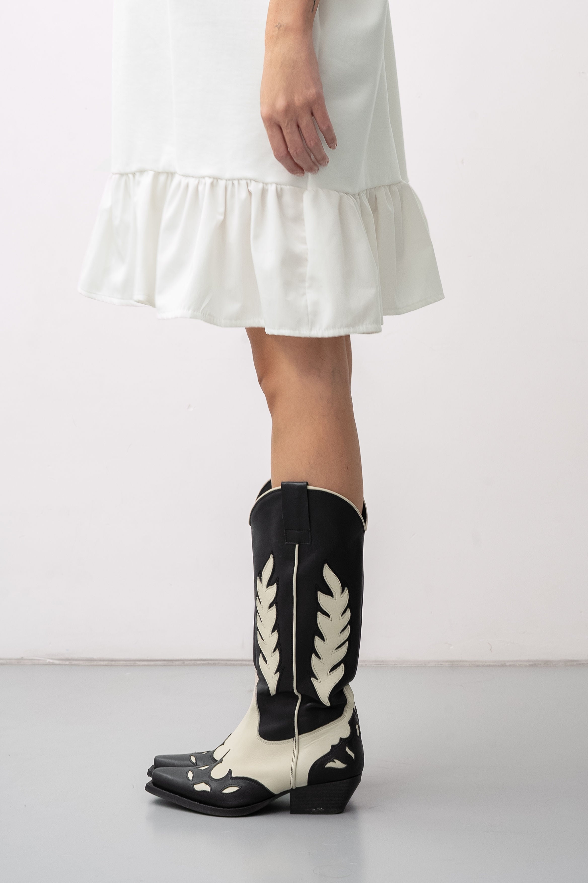 RUFFLE DRESS WHITE SHORT