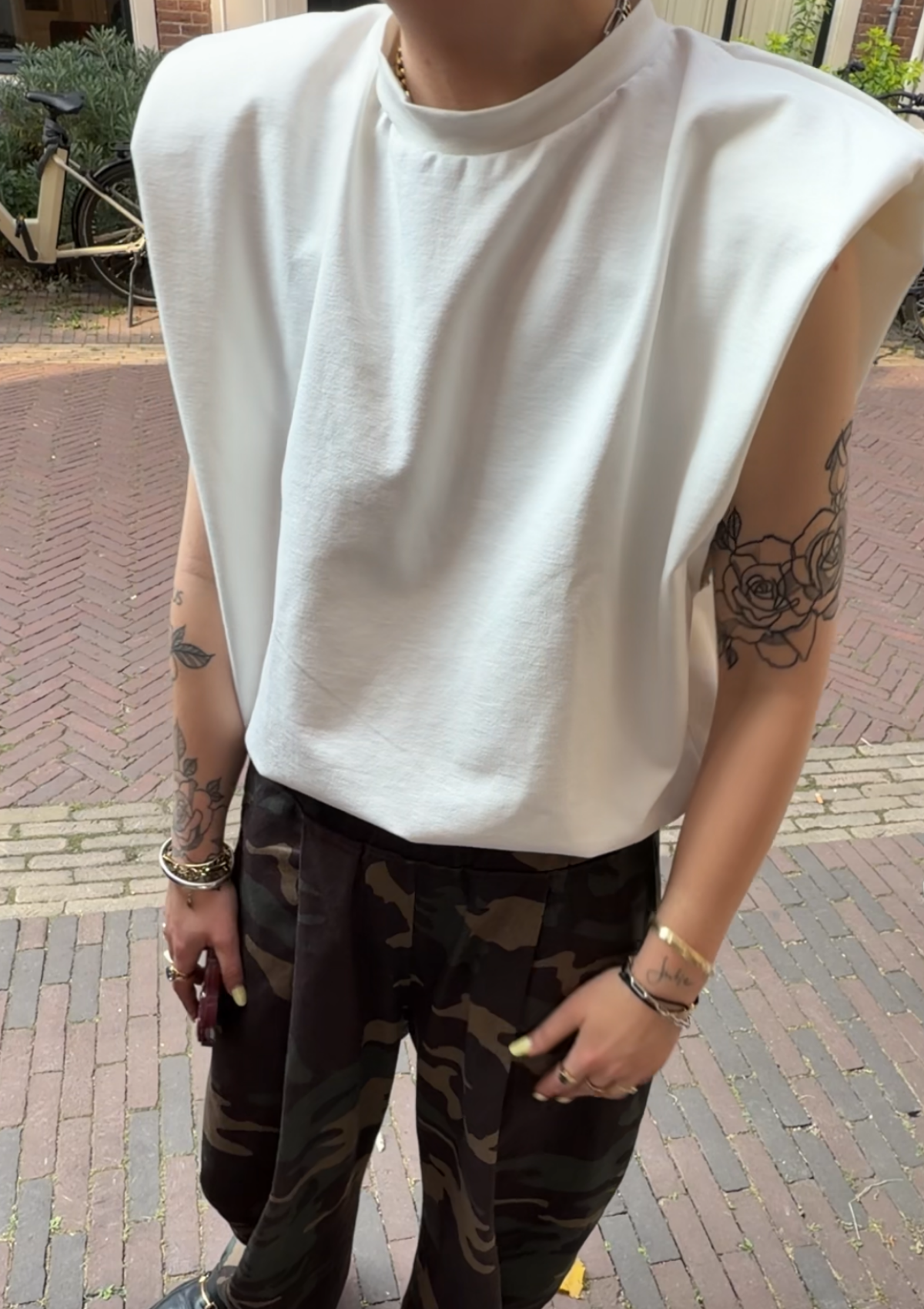 SHOULDER TANK