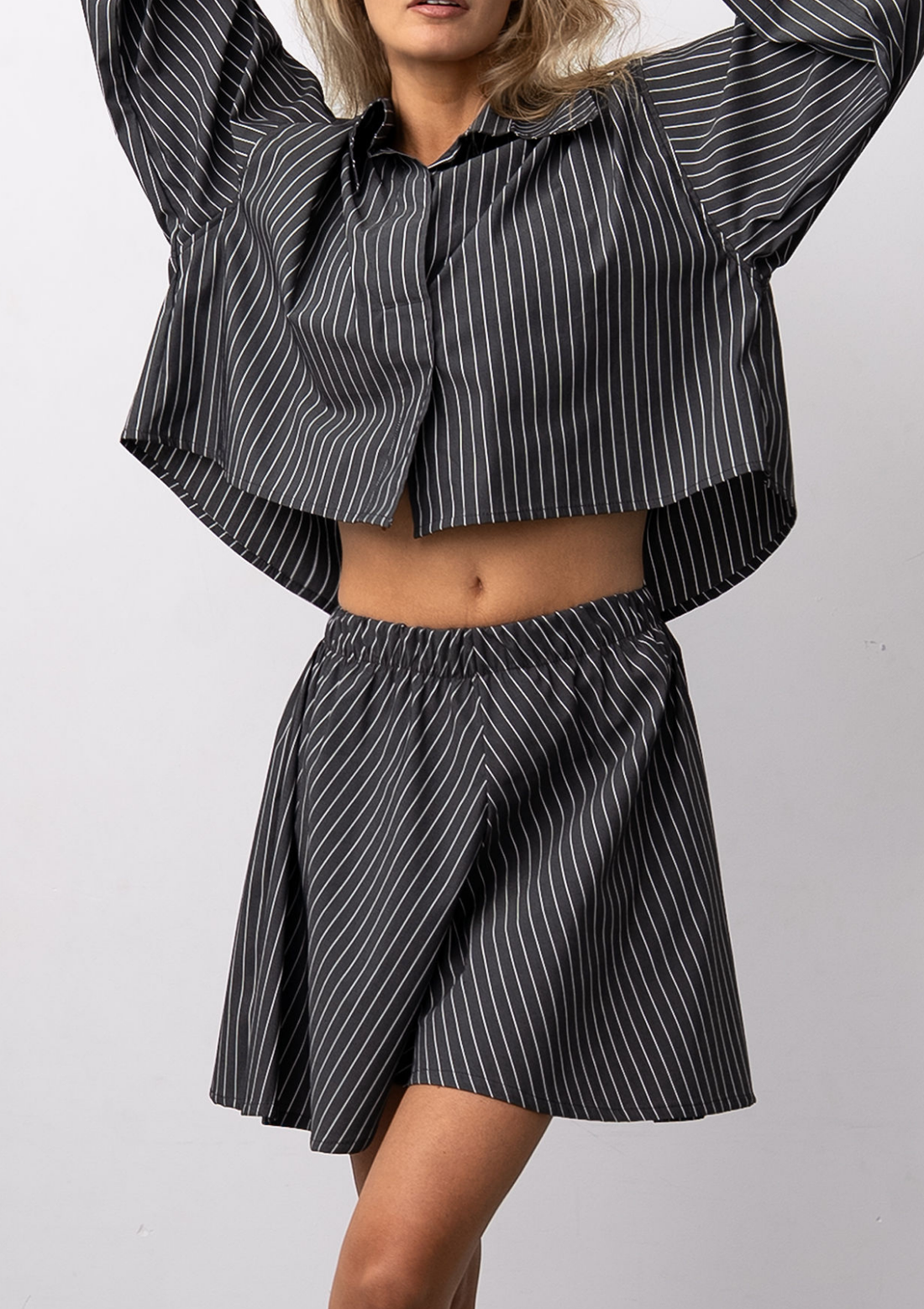 STRIPED BUTTERFLY SHORTS