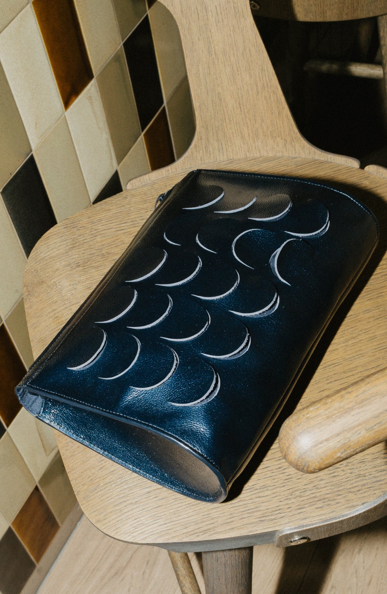 MIEKE DIERCKX | SCALES - BASALT