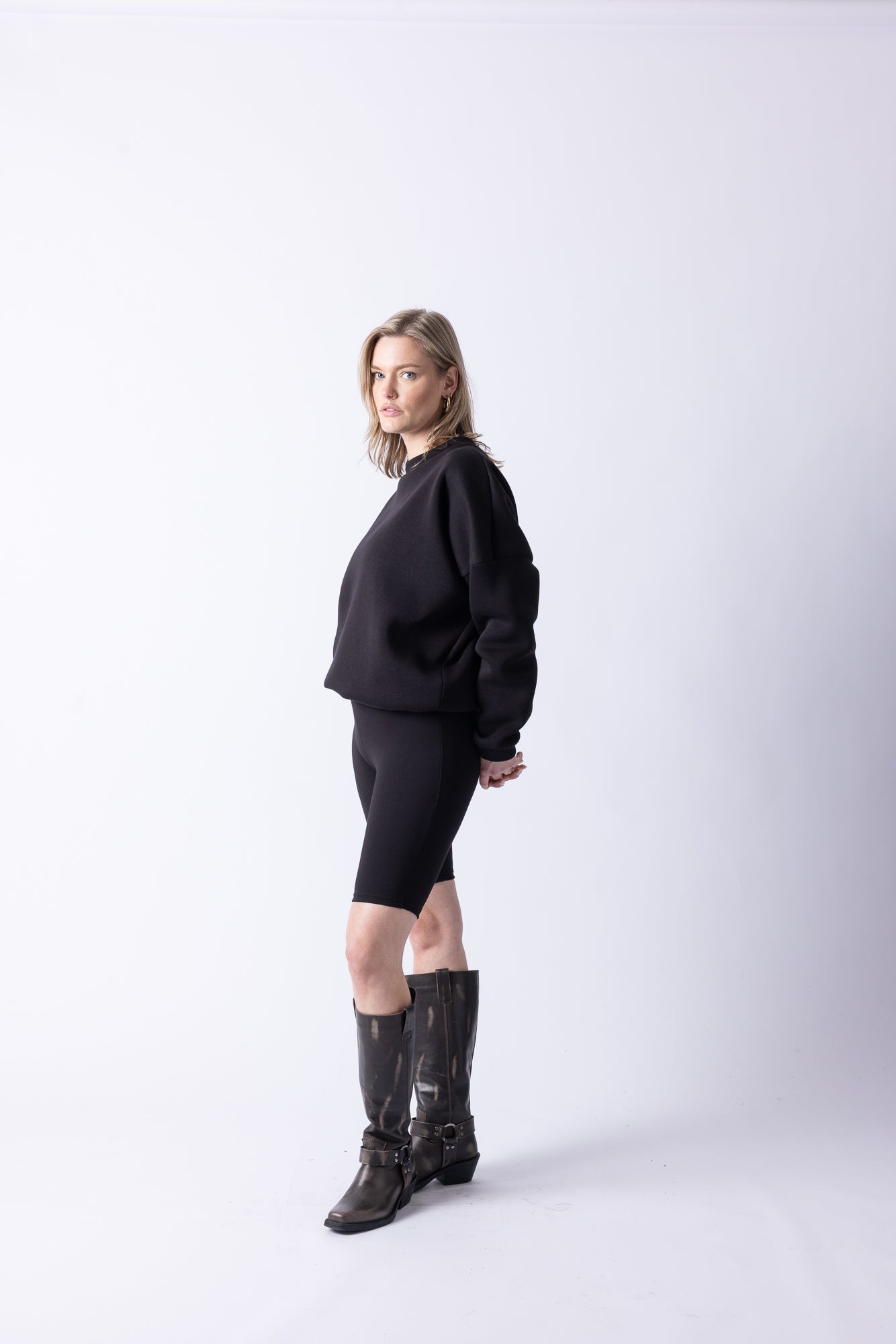 BASIC SWEATER BLACK