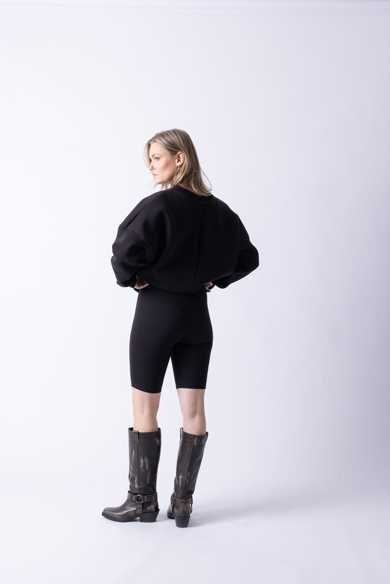 BASIC SWEATER BLACK