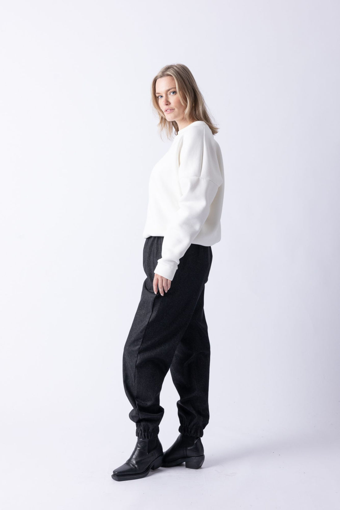 BASIC SWEATER WHITE