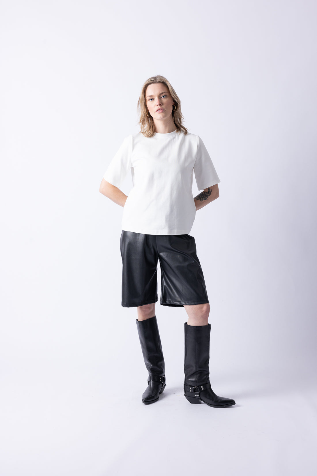 BASIC T WHITE