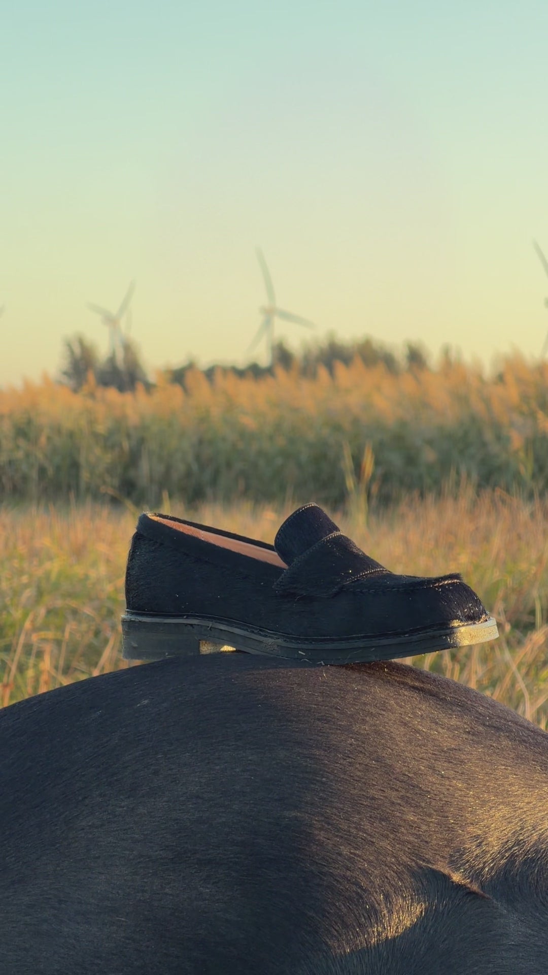 black-texture-loafer